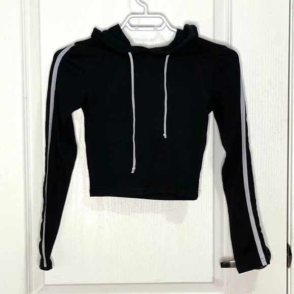 STREETWEAR black crop top - Picture 1 of 2